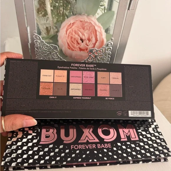 Buxom  FOREVER BABE EYESHADOW PALETTE - Picture 9 of 9